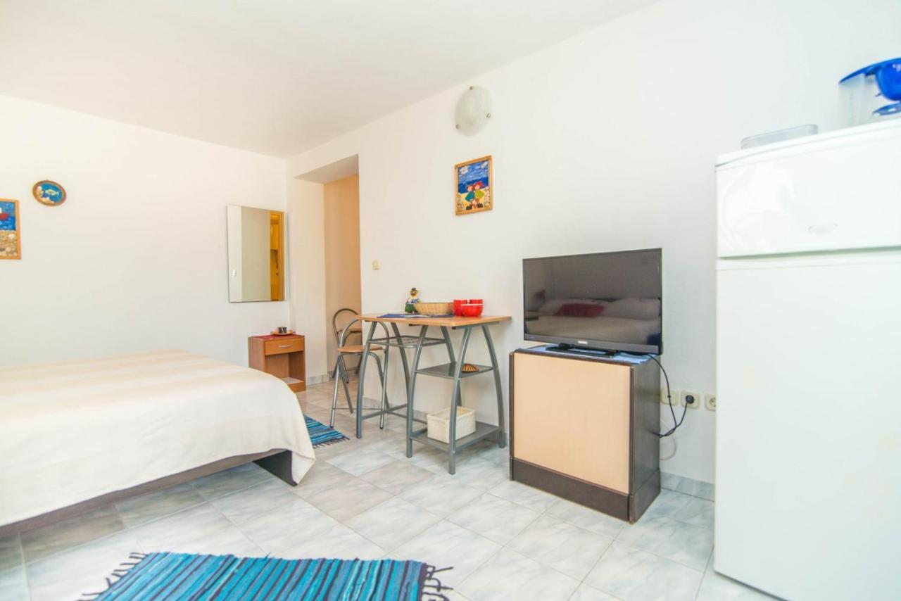 Apartments Mili 732 Makarska Room photo